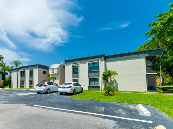 225 SE 10th Street #11D, Deerfield Beach, FL 33441