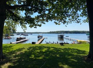 5266 Edgelake Dr, Hamburg, MI 48139