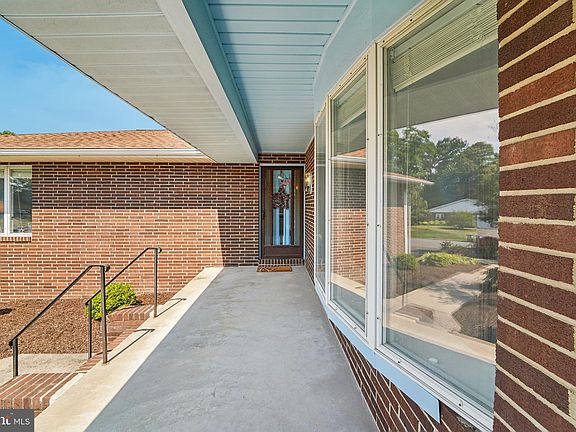 4th image of 635 Westwood Dr