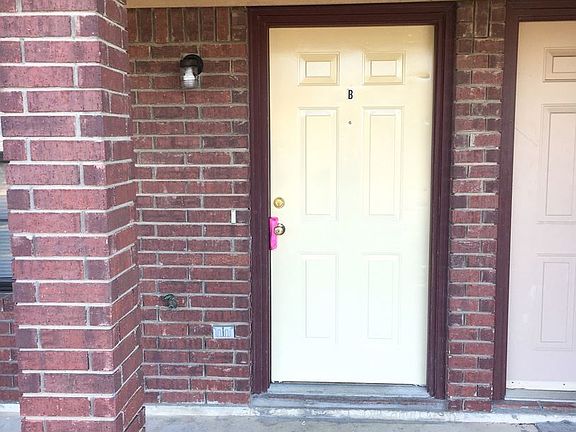 2nd image of 902 Clairidge Ave APT B