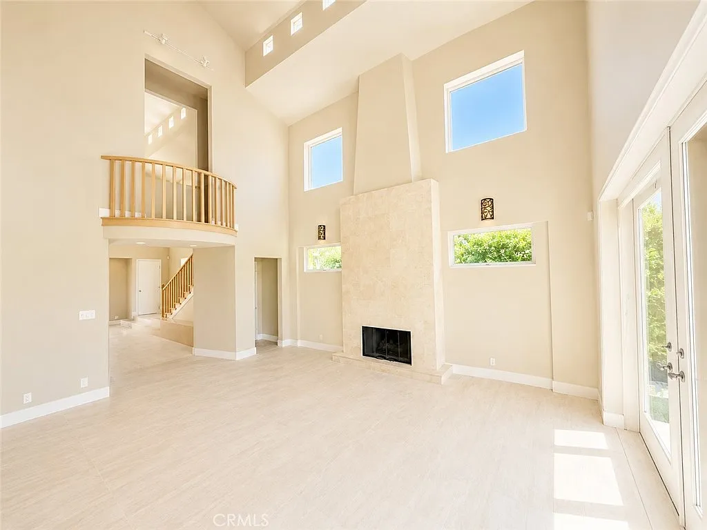 5 bed, 4989 sqft, $15,500 — Photo 4