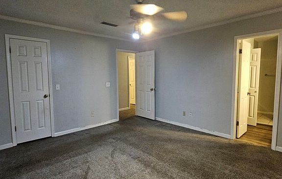 3rd image of 211 Plantation Rd