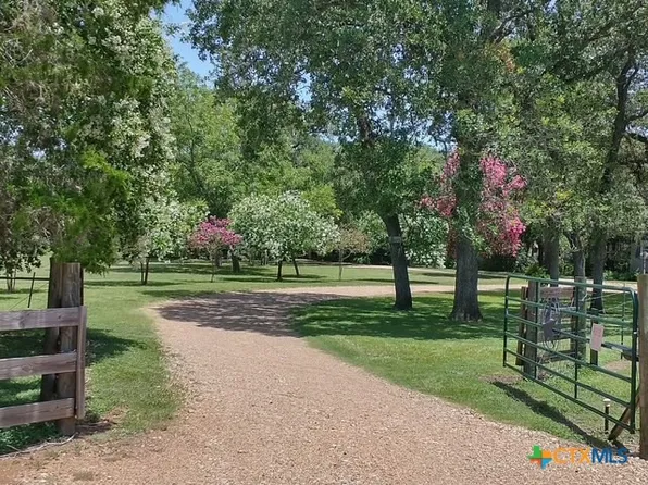 1037 Noll Rd, Meyersville, TX 77974