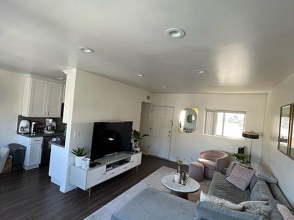 3rd image of 829 Euclid St #10