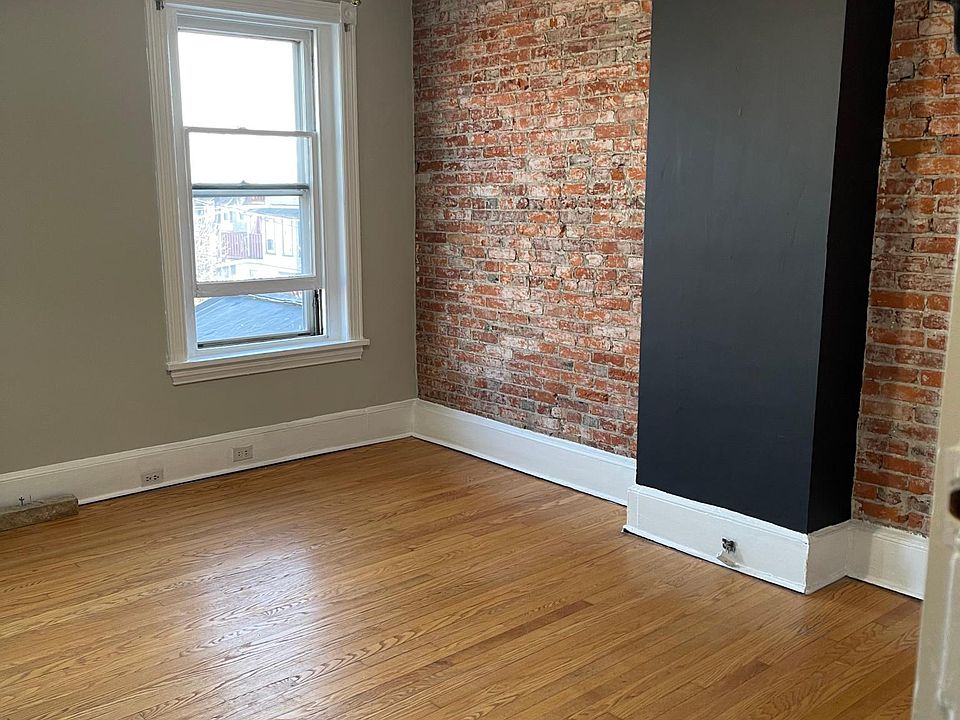 1st image of 903 N Van Buren St #2