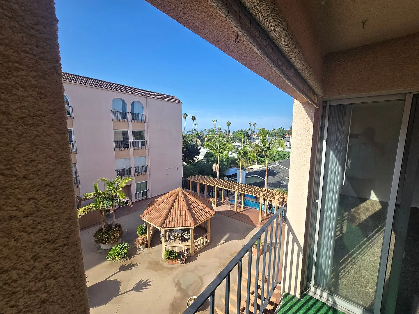 Peak Ocean View - Gated Building - 3rd Floor Unit - Garage Parking Space - Pool/Spa — Photo 3