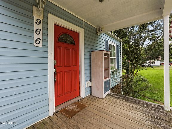 4th image of 966 Poplar St