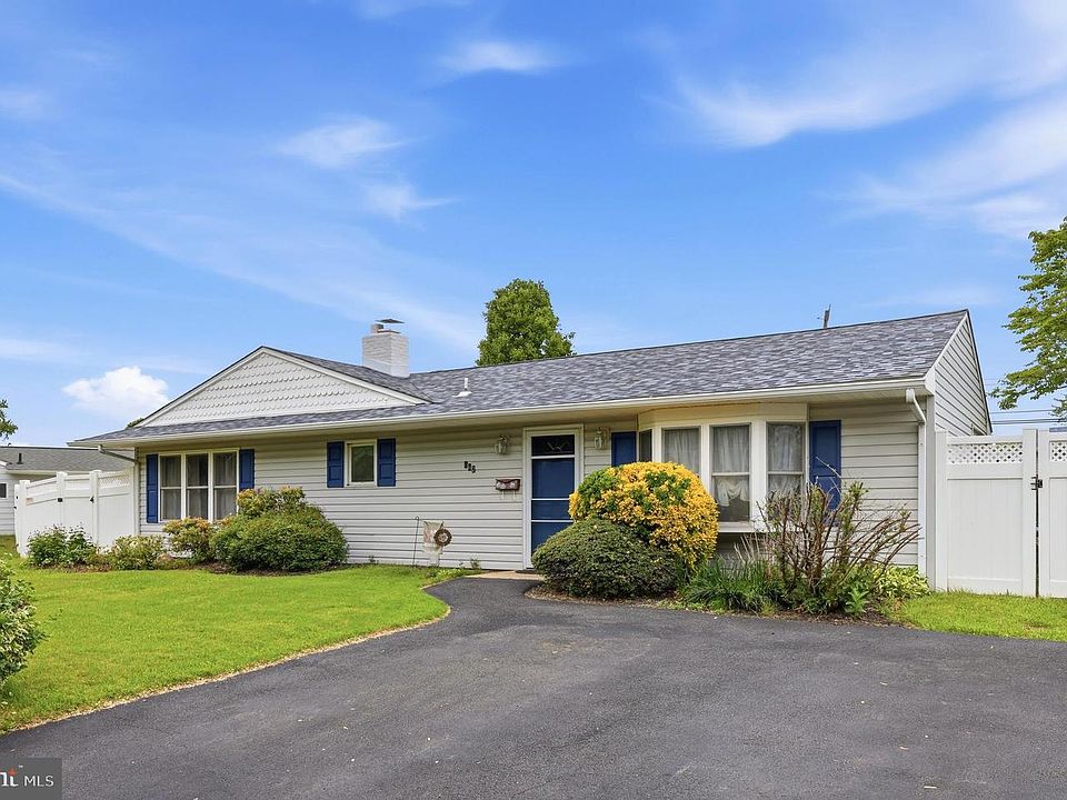 1st image of 442 Lakeside Dr