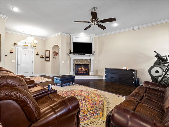 5th image of 1020 E Quail Hollow Dr