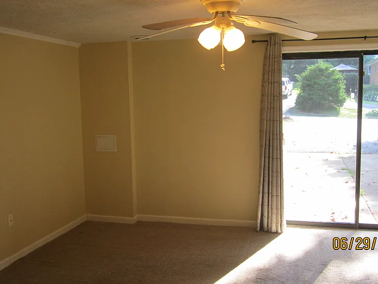 207 Cornwallis Dr — Photo 4