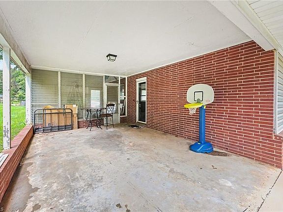 4th image of 1263 Marlborough Ln