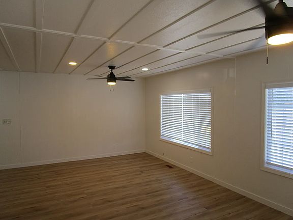 4th image of 23880 Meadow Dr NE