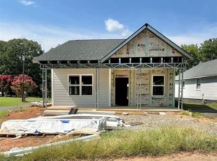 360 8th Avenue Dr SW, Hickory, NC 28602