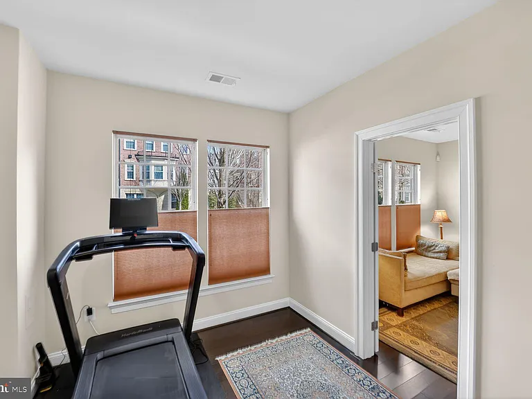 712 Sentry Sq — Photo 31