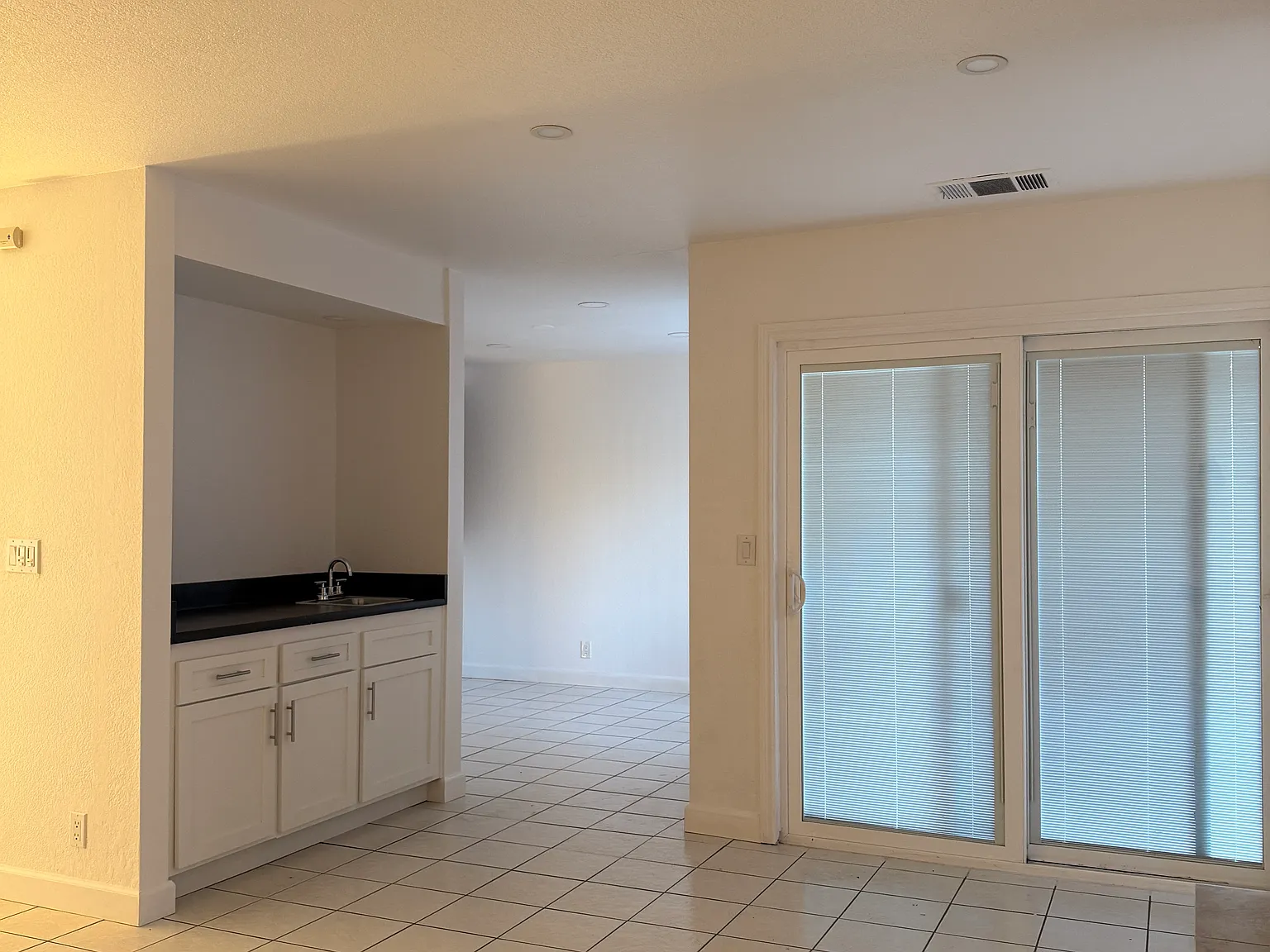 3 bed, 1476 sqft, $3,300 — Photo 4