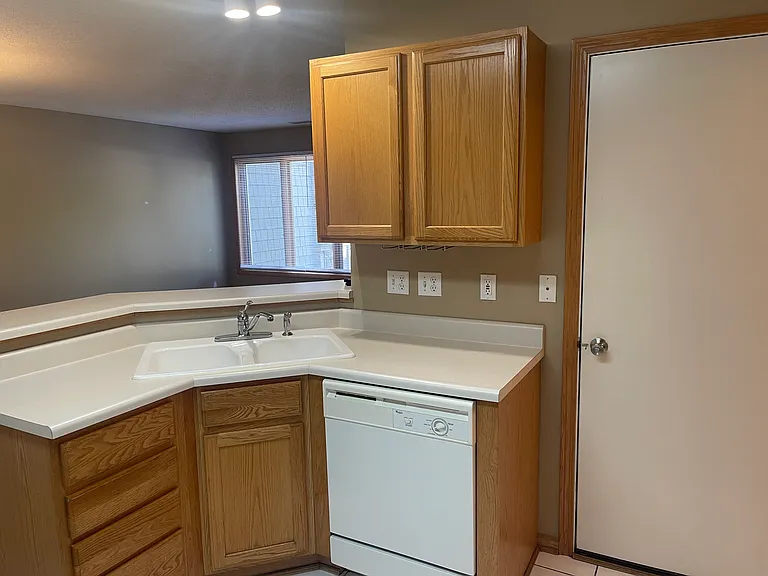 811 Burr Oaks Dr #502 — Photo 13