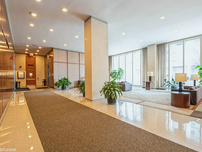 3550 N Lake Shore Dr #817 — Photo 2