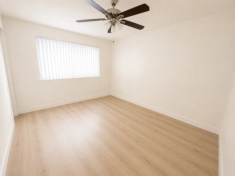 2312 E Commonwealth Ave #8 — Photo 5