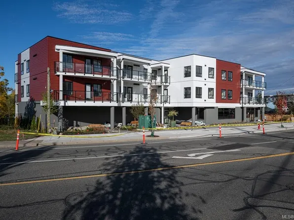 171 Jensen Ave W #202, Parksville, BC V9P 2R4