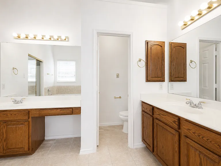 10057 Wyndbrook Dr — Photo 25