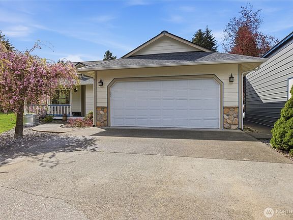 3rd image of 9227 176th Avenue SW