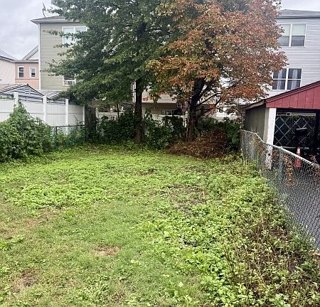 5th image of 218 Florida St