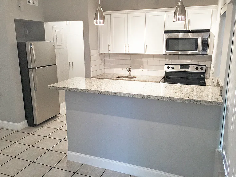 1621 NE 5th Ct #B — Photo 6