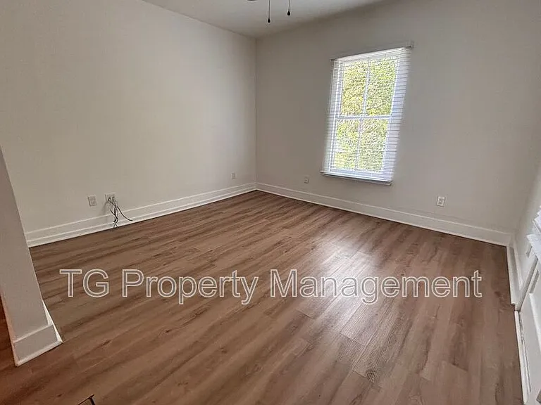 30 Sanford St #B — Photo 5