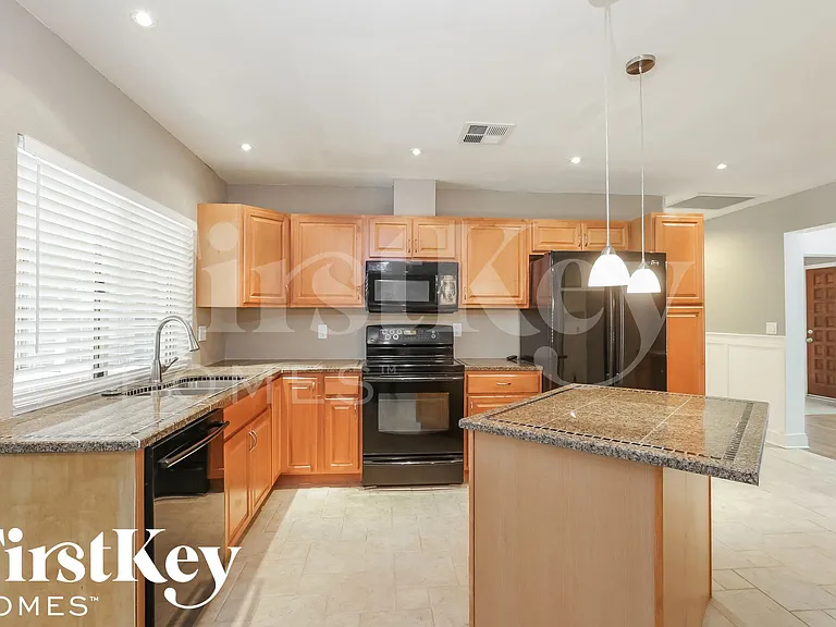 7366 W Jenan Dr — Photo 6