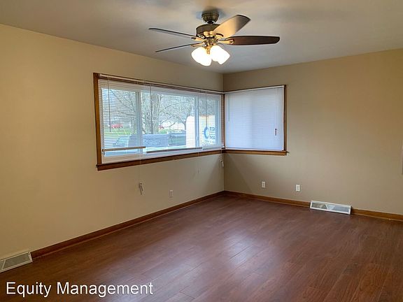 3rd image of 4409 Sunnybrook Dr SE