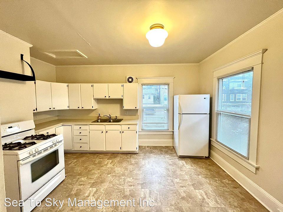 1st image of 2236 Franklin Ave E APT B