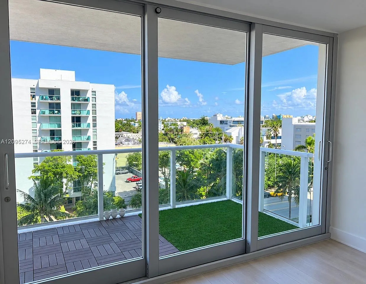 Mirador 1000 Condo — Photo 2