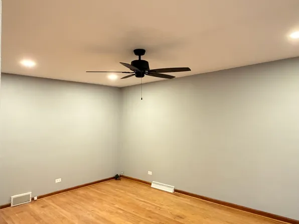 5128 Suffield Ct, Skokie, IL 60077