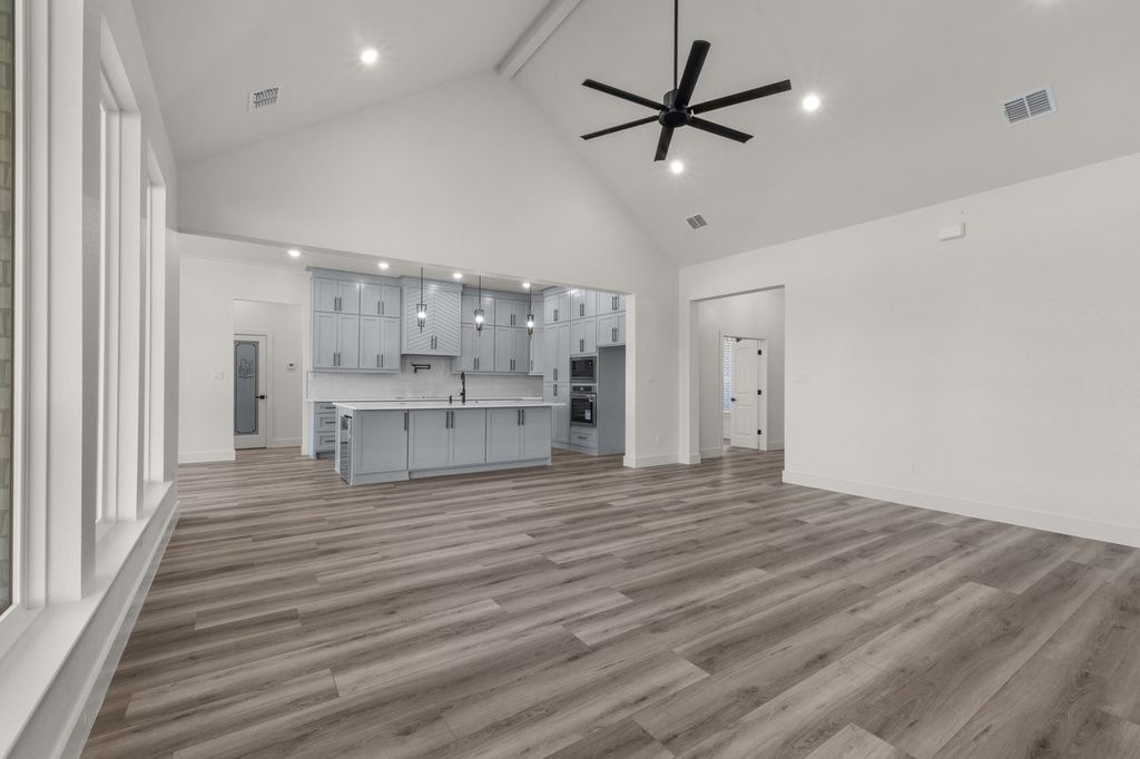 Apartment in Springtown, Parker County - More