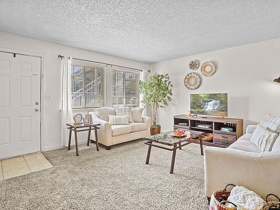 4th image of 5477 E 71st St #33