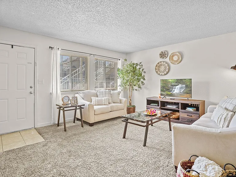 Regency Point Luxury Apartments — Photo 20