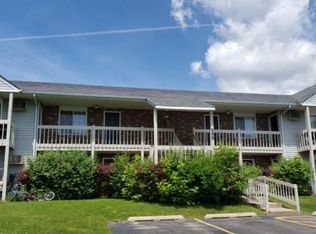 255 Glen St APT 2B, Grayslake, IL 60030