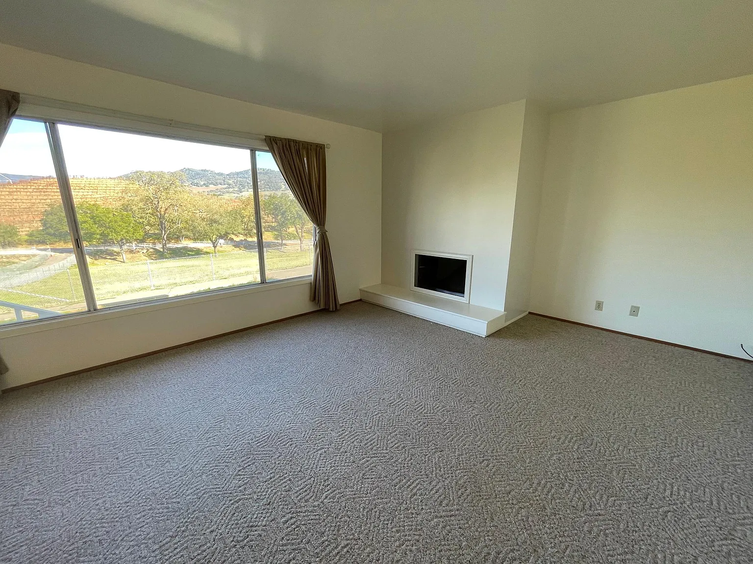 Asti Rd, Cloverdale — Photo 3