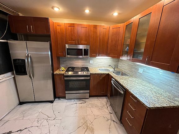 2nd image of 1906 W Foster Ave #2