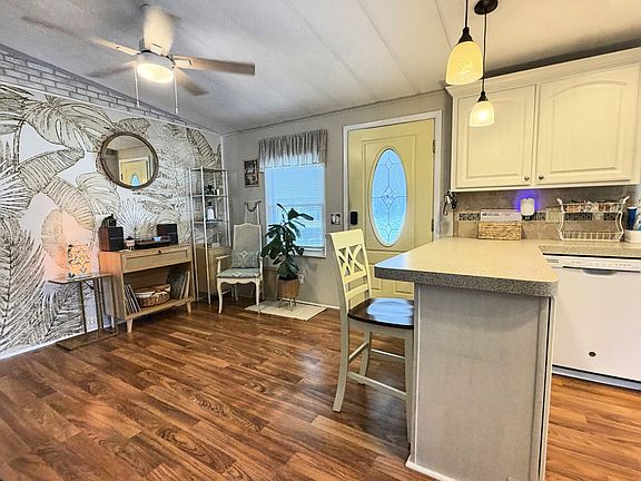 3rd image of 1911 Bayou Dr N #1412