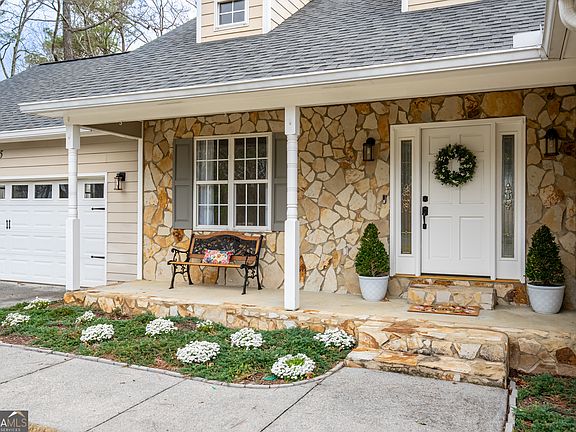 2nd image of 25 Timberlane Ter SW