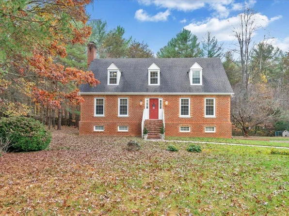 204 Raintree Ln, Boones Mill, VA 24065
