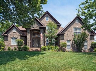 2124 Parliament Dr, Thompsons Station, TN 37179