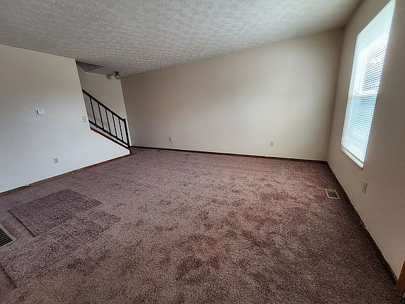 4th image of 222 Heritage Cir