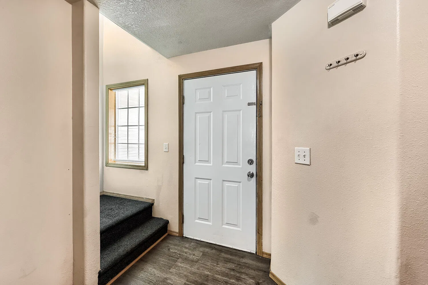 3 bed, 2.5 bath, 1191 sqft, $2,250 — Photo 4