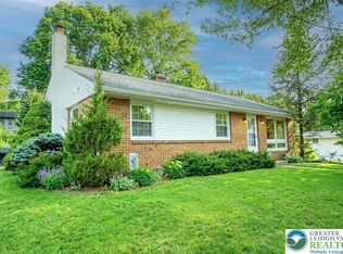 5556 Park Valley Rd, Schnecksville, PA 18078