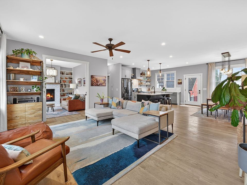 1st image of 605 W End Cir