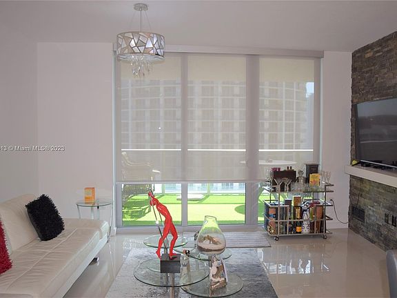 4th image of 488 NE 18th St Unit 3904