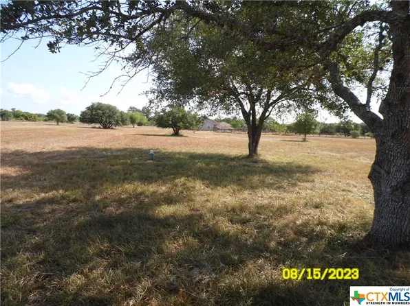 141 Casa Blanca Village Dr, Inez, TX 77968