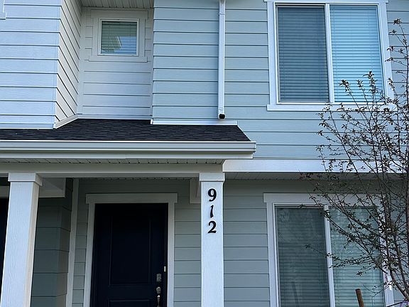 2nd image of 912 E Barrelman Ct